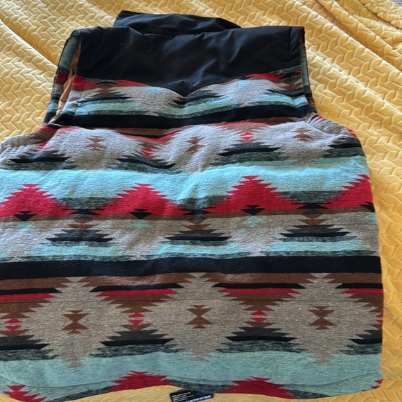 Cinch Colorful Patterned Vest - Picture 6 of 6